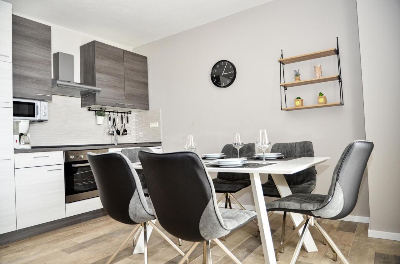 Family Friendly Apartments With A Swimming Pool Povljana, Pag - 244 외부 사진
