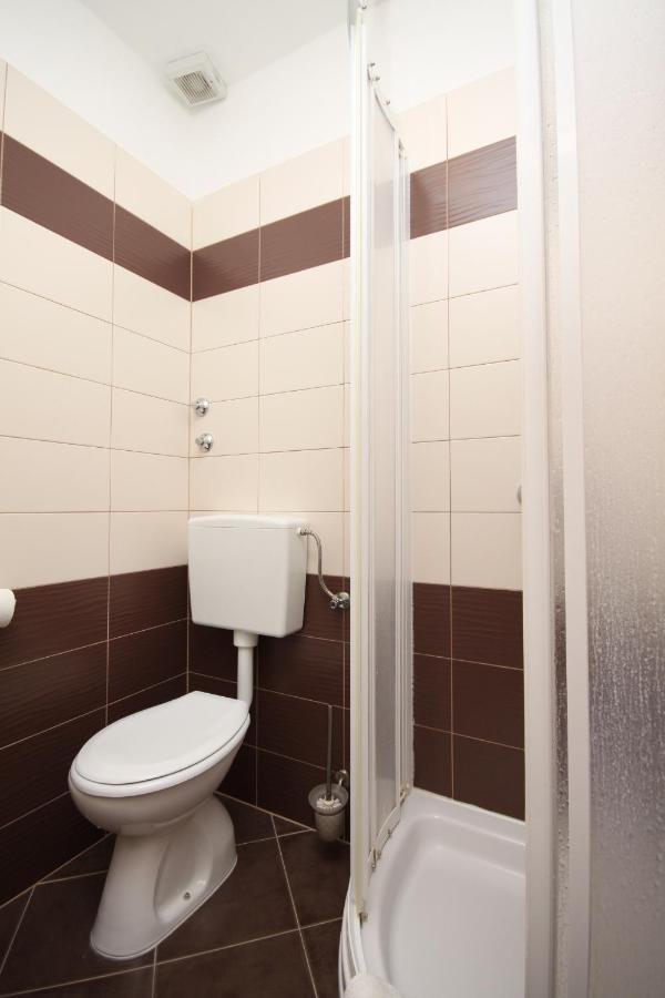 Family Friendly Apartments With A Swimming Pool Povljana, Pag - 244 외부 사진
