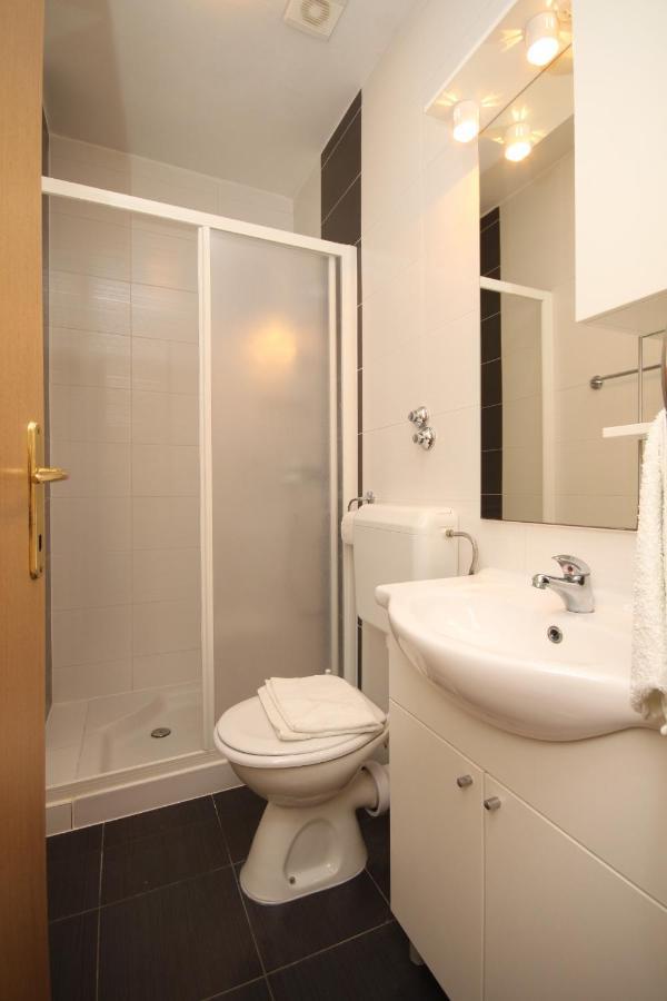 Family Friendly Apartments With A Swimming Pool Povljana, Pag - 244 외부 사진