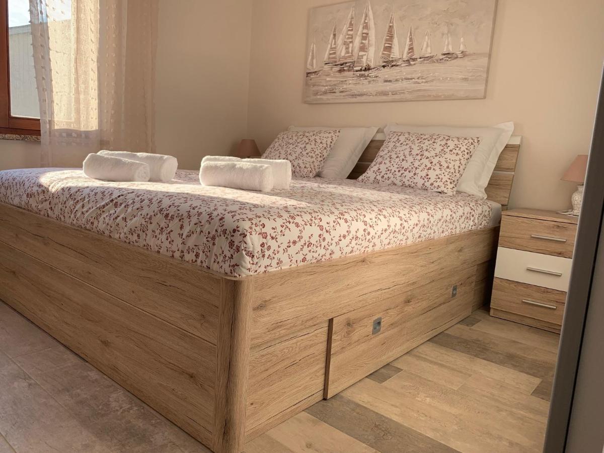 Family Friendly Apartments With A Swimming Pool Povljana, Pag - 244 외부 사진