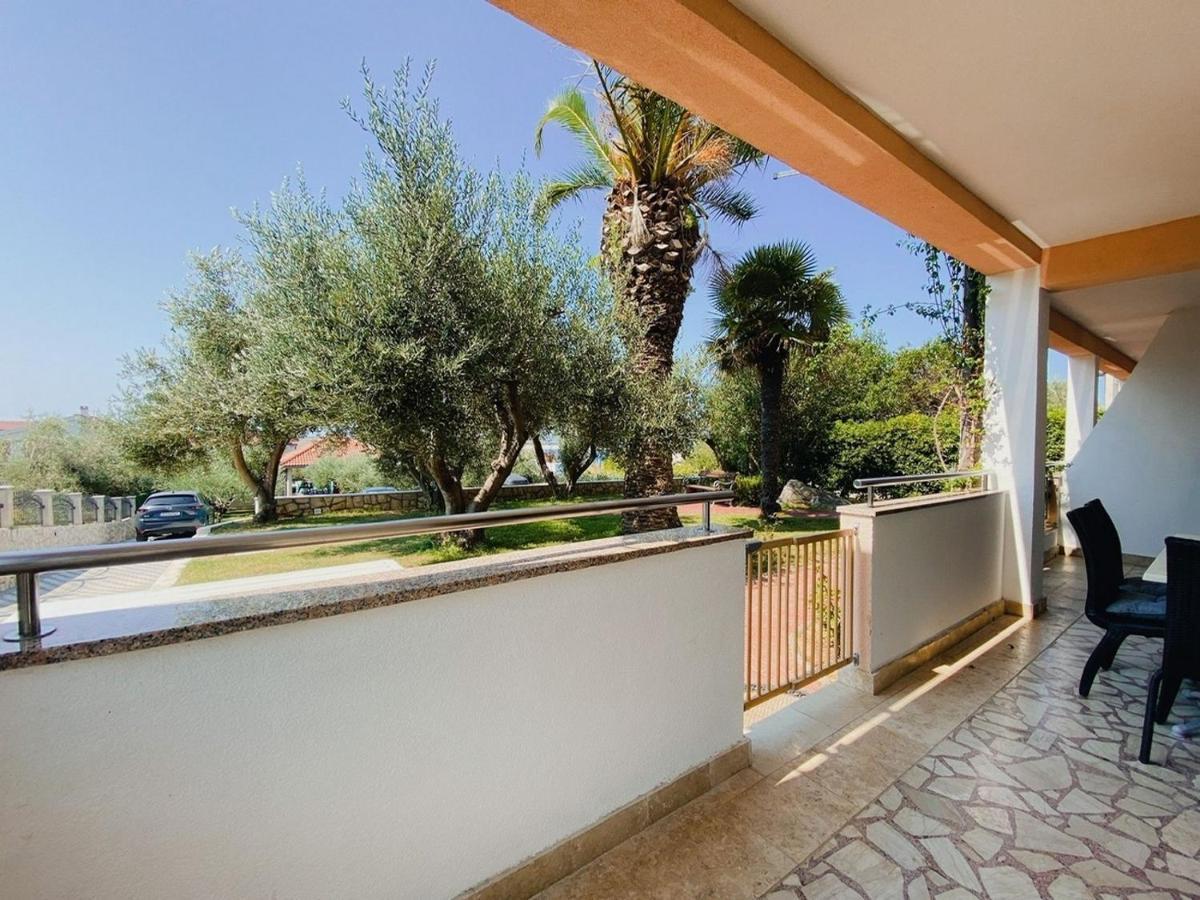 Family Friendly Apartments With A Swimming Pool Povljana, Pag - 244 외부 사진