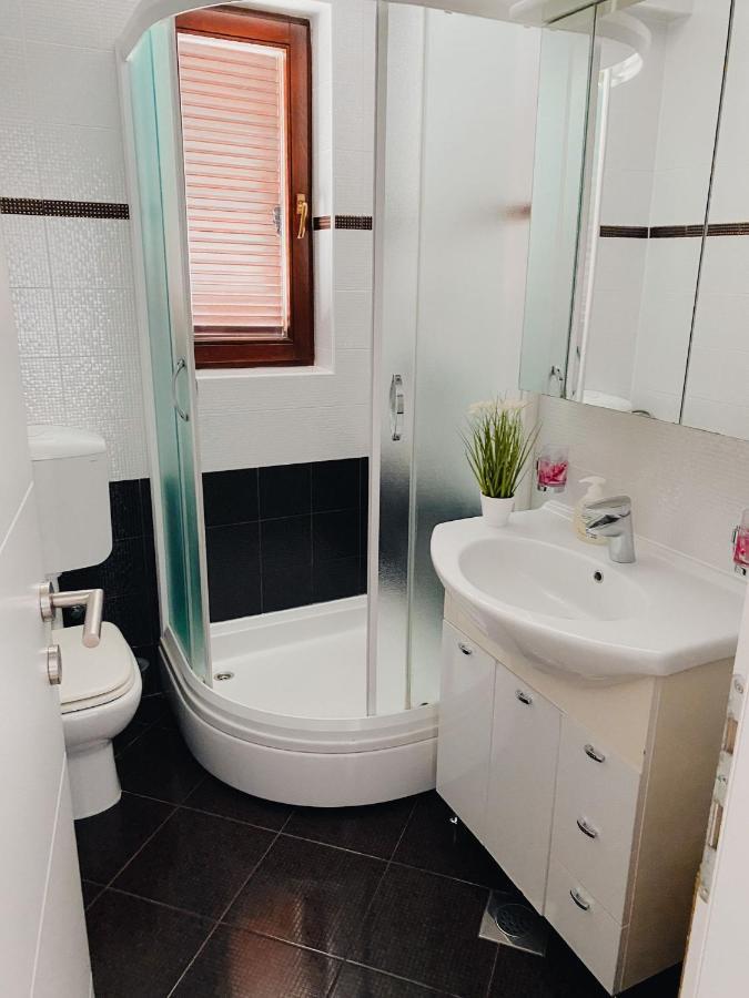 Family Friendly Apartments With A Swimming Pool Povljana, Pag - 244 외부 사진