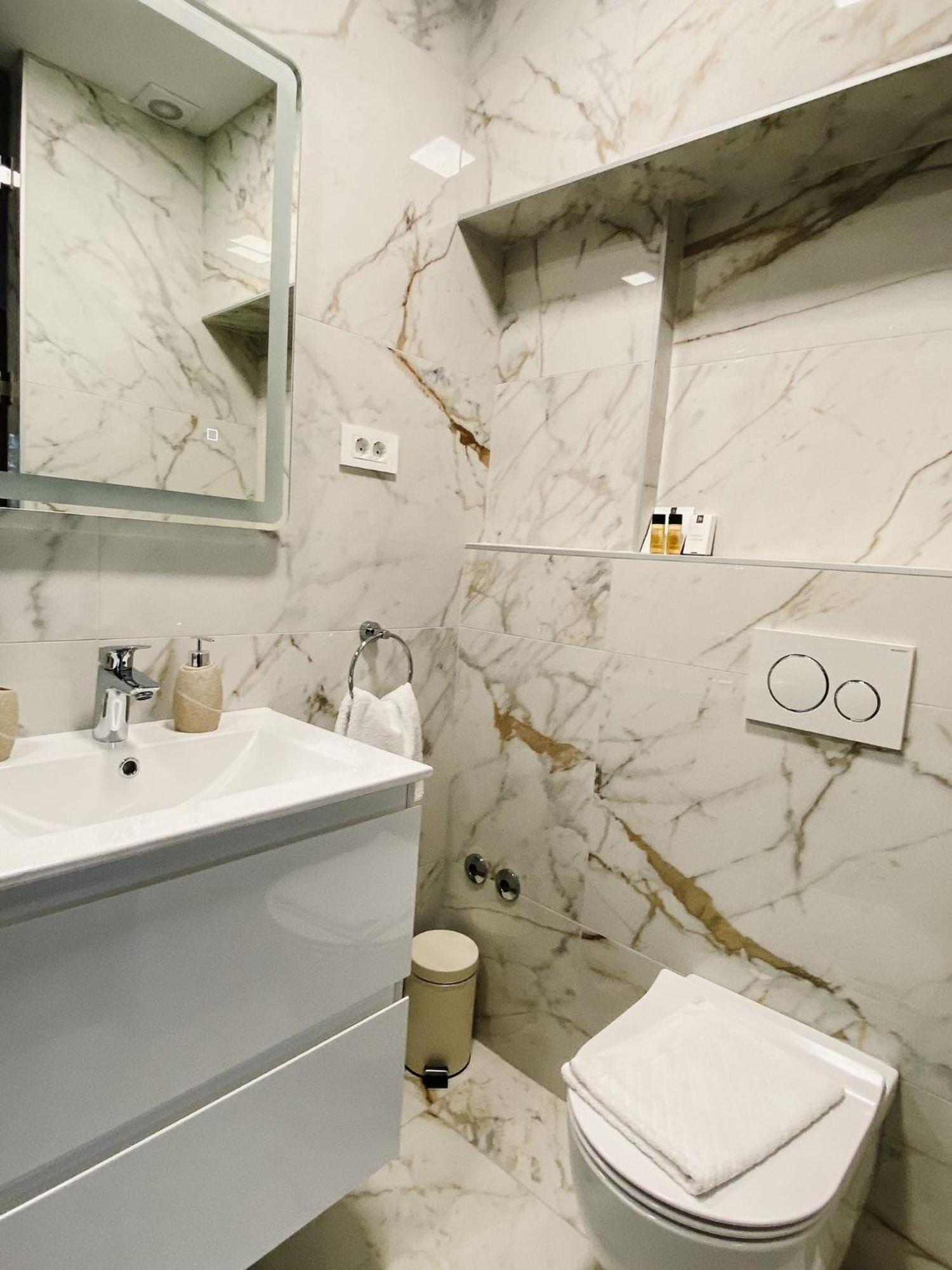 Family Friendly Apartments With A Swimming Pool Povljana, Pag - 244 객실 사진
