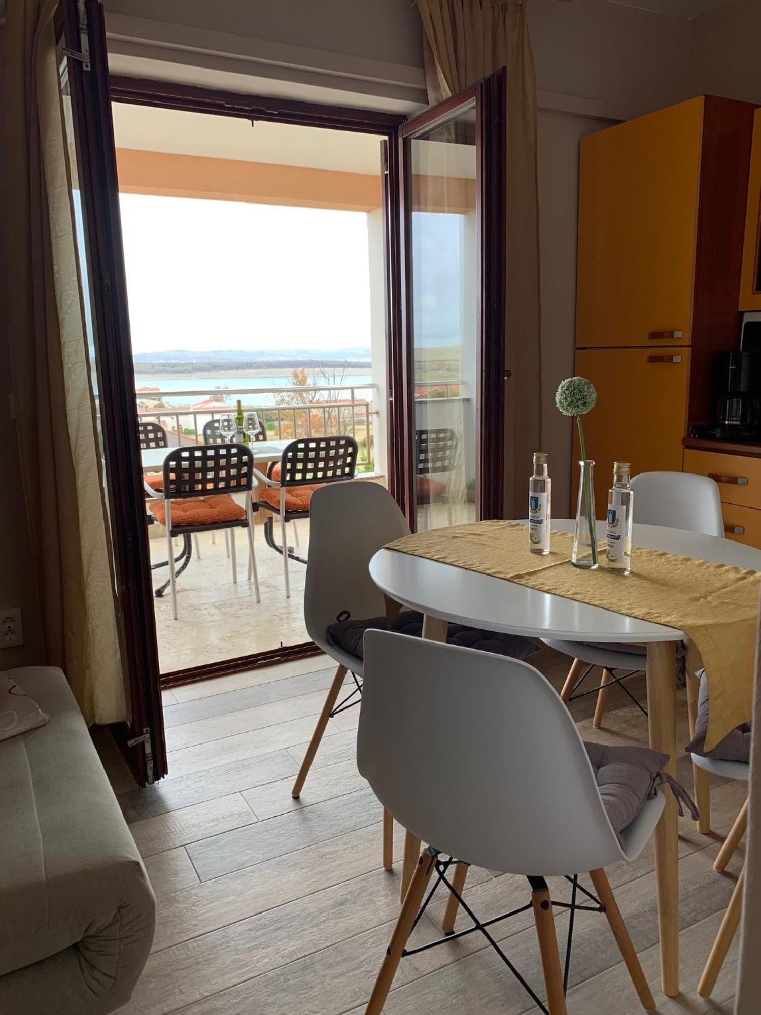 Family Friendly Apartments With A Swimming Pool Povljana, Pag - 244 객실 사진