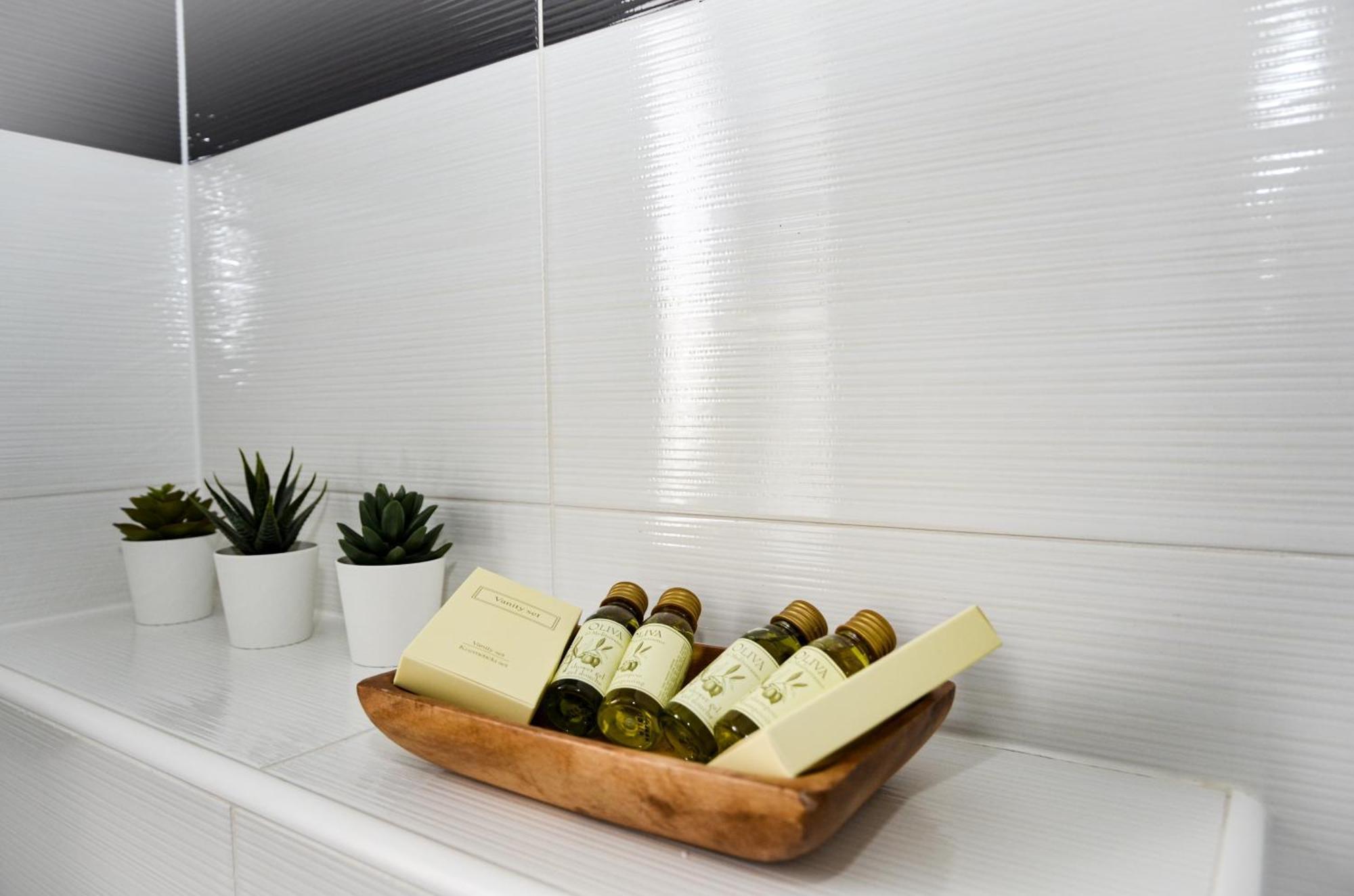 Family Friendly Apartments With A Swimming Pool Povljana, Pag - 244 객실 사진