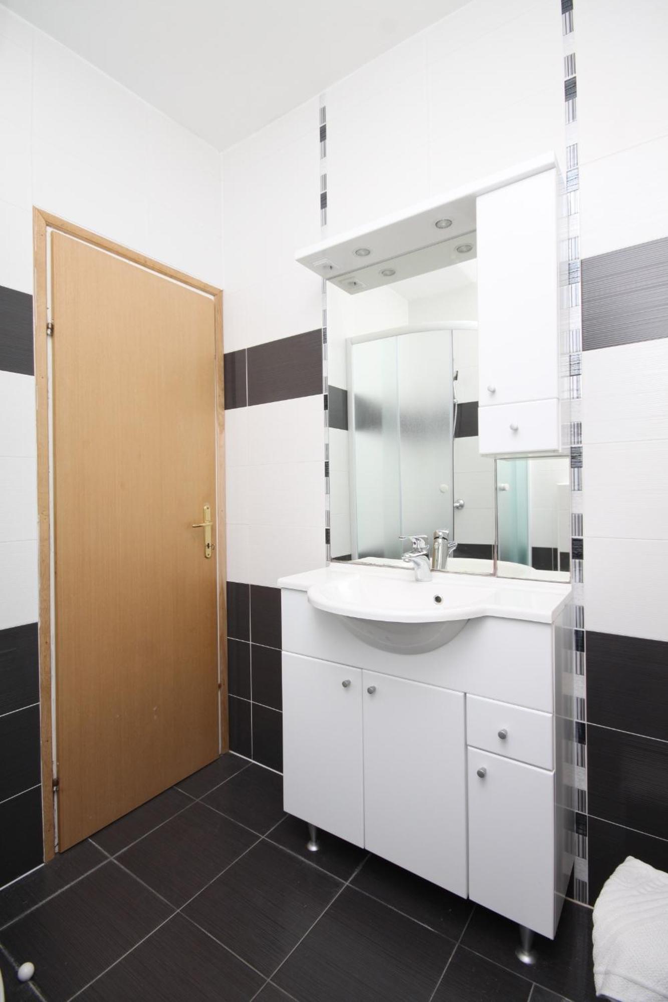 Family Friendly Apartments With A Swimming Pool Povljana, Pag - 244 객실 사진