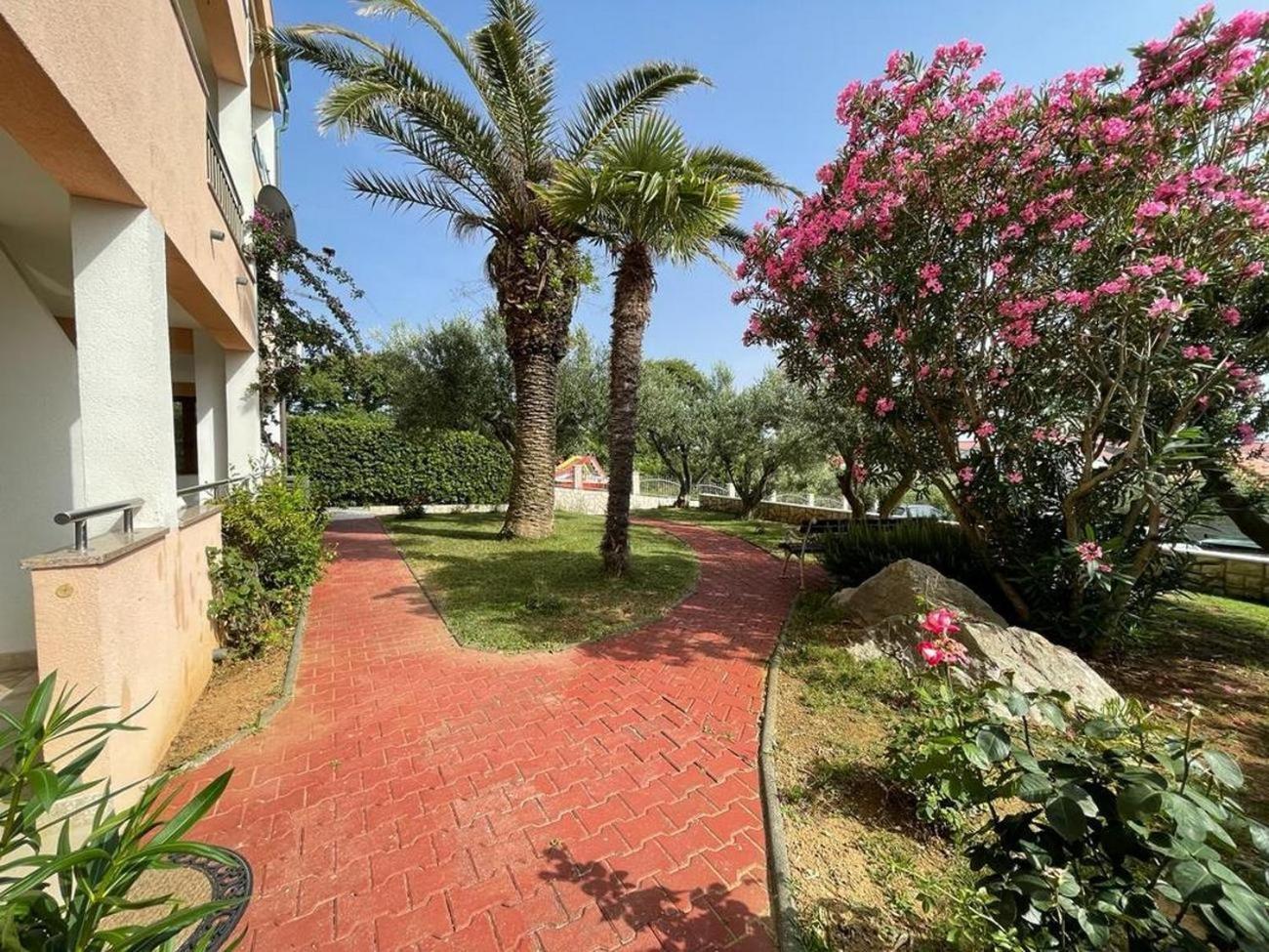 Family Friendly Apartments With A Swimming Pool Povljana, Pag - 244 외부 사진